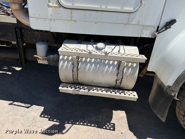 image for item EW2115 2006 Kenworth ready mix truck