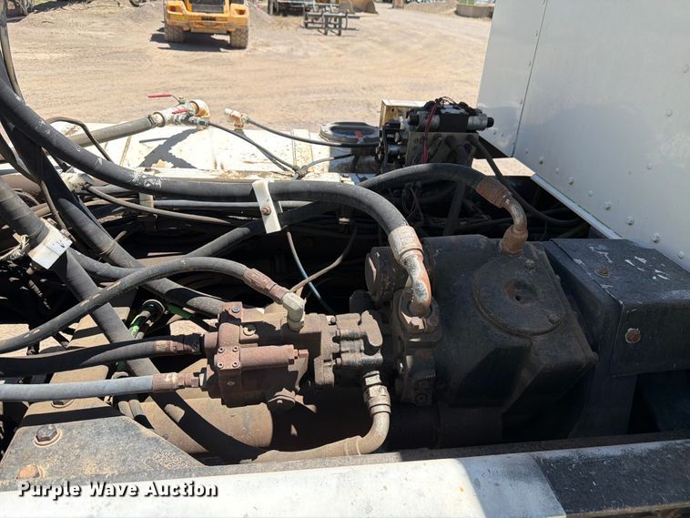 image for item EW2115 2006 Kenworth ready mix truck