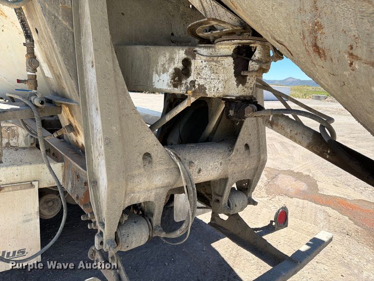image for item EW2115 2006 Kenworth ready mix truck