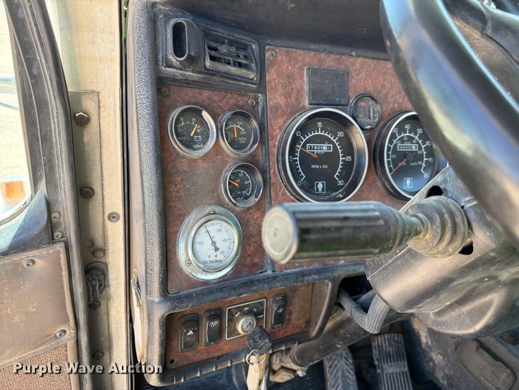 image for item EW2115 2006 Kenworth ready mix truck