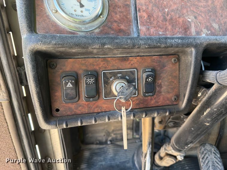 image for item EW2115 2006 Kenworth ready mix truck