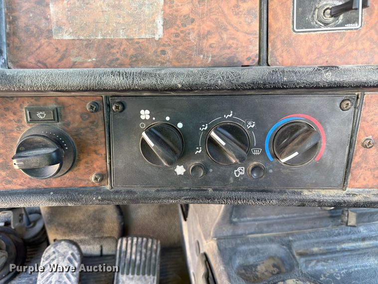 image for item EW2115 2006 Kenworth ready mix truck