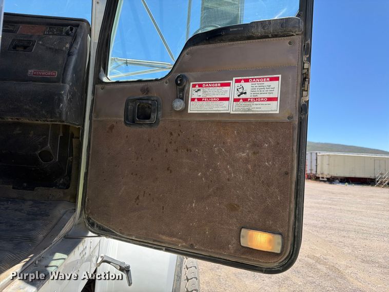 image for item EW2115 2006 Kenworth ready mix truck