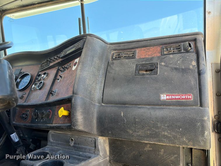 image for item EW2115 2006 Kenworth ready mix truck