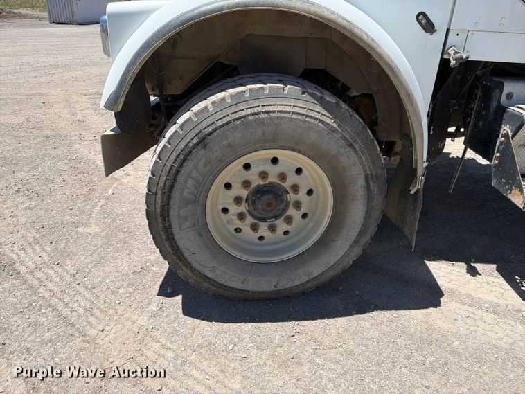 image for item EW2115 2006 Kenworth ready mix truck