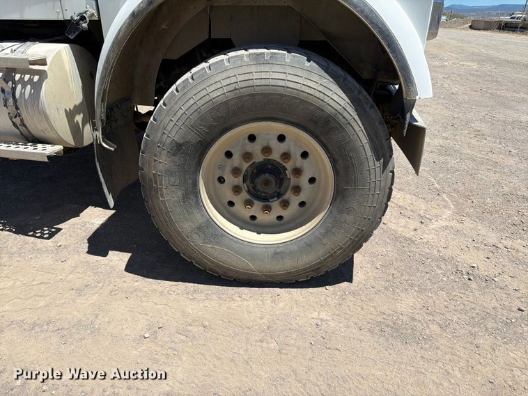 image for item EW2115 2006 Kenworth ready mix truck