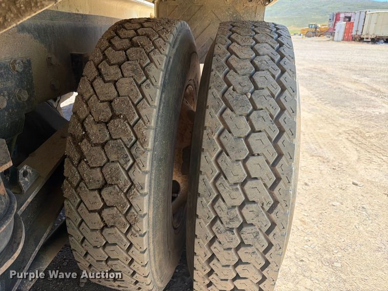 image for item EW2115 2006 Kenworth ready mix truck