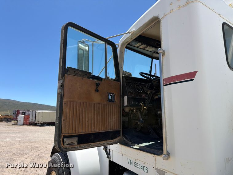 image for item EW2116 1990 Kenworth ready mix truck