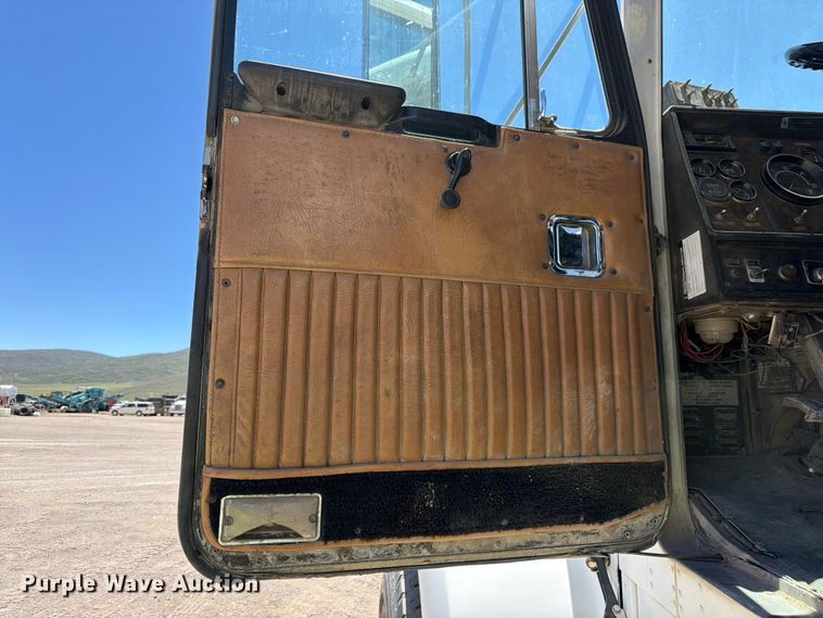 image for item EW2116 1990 Kenworth ready mix truck