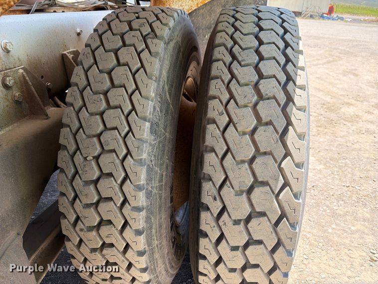 image for item EW2116 1990 Kenworth ready mix truck