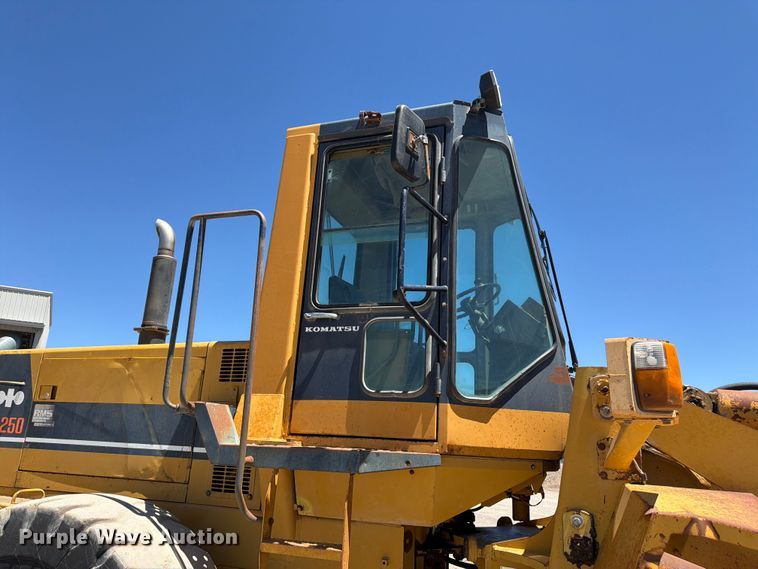 image for item EW2117 1988 Komatsu WA250-1 wheel loader