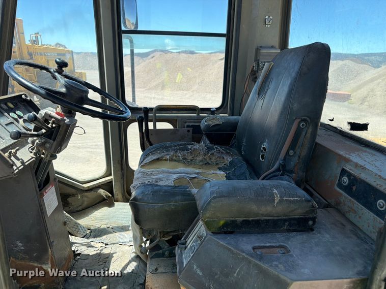 image for item EW2117 1988 Komatsu WA250-1 wheel loader