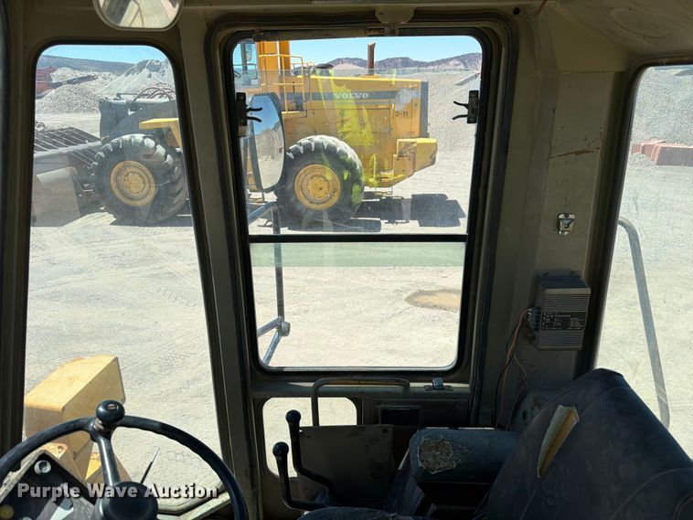 image for item EW2117 1988 Komatsu WA250-1 wheel loader