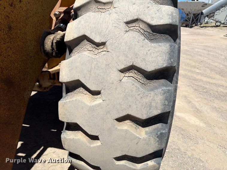 image for item EW2117 1988 Komatsu WA250-1 wheel loader