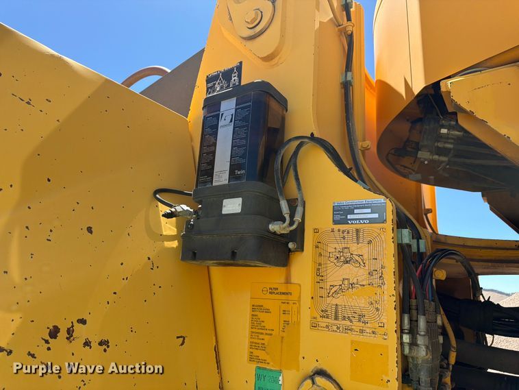 image for item EW2118 1998 Volvo L330C wheel loader
