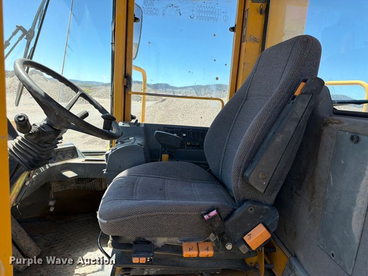 image for item EW2118 1998 Volvo L330C wheel loader