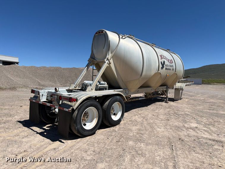 image for item EW2119 1996 Heil pneumatic dry bulk trailer