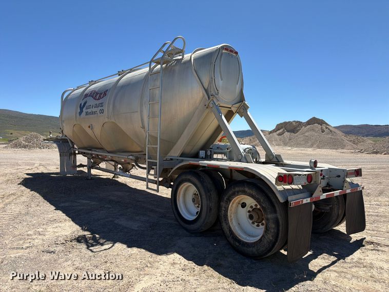 image for item EW2119 1996 Heil pneumatic dry bulk trailer