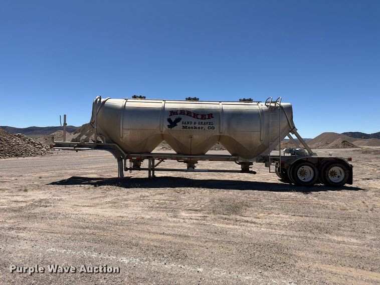 image for item EW2119 1996 Heil pneumatic dry bulk trailer