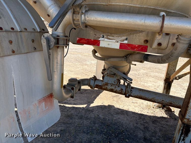 image for item EW2119 1996 Heil pneumatic dry bulk trailer