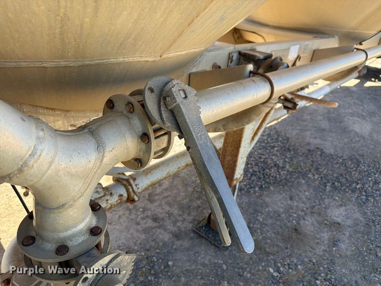 image for item EW2119 1996 Heil pneumatic dry bulk trailer