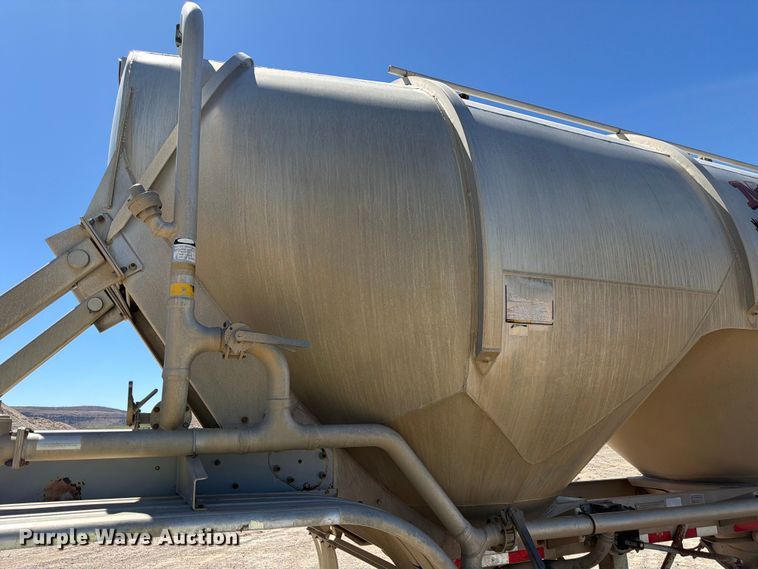 image for item EW2119 1996 Heil pneumatic dry bulk trailer