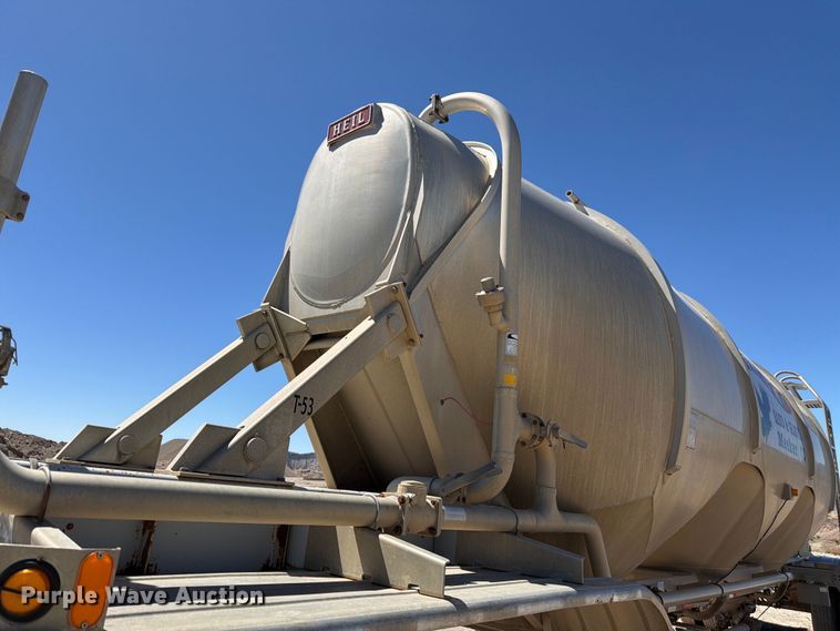 image for item EW2119 1996 Heil pneumatic dry bulk trailer