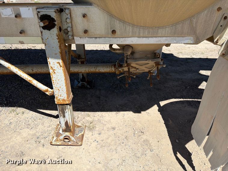 image for item EW2119 1996 Heil pneumatic dry bulk trailer