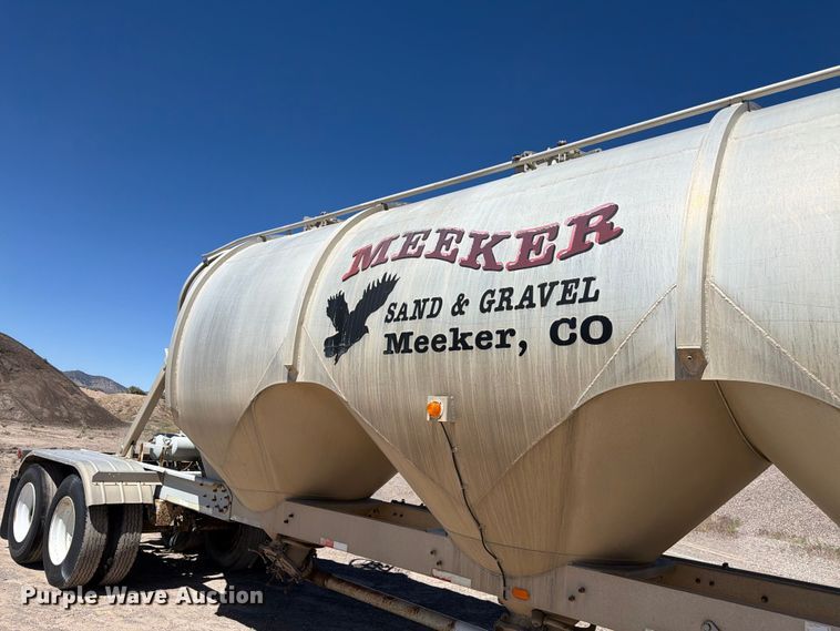 image for item EW2119 1996 Heil pneumatic dry bulk trailer