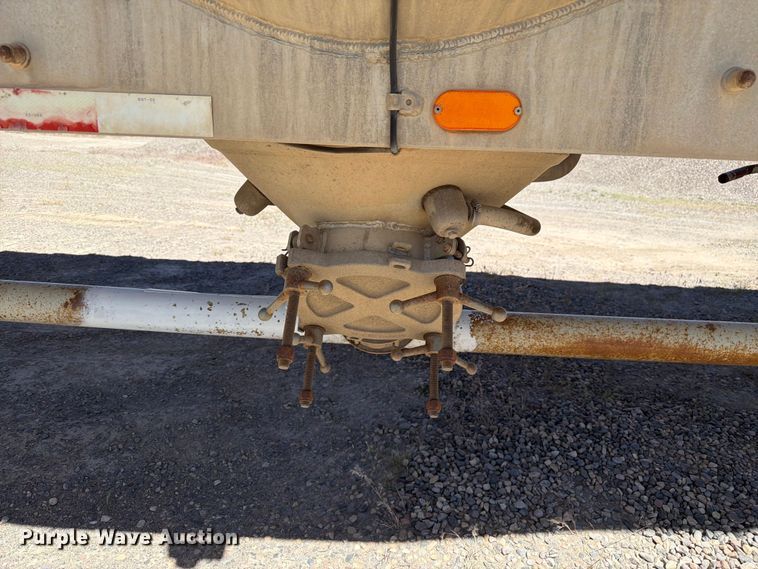 image for item EW2119 1996 Heil pneumatic dry bulk trailer