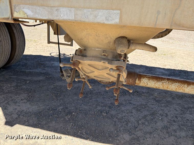 image for item EW2119 1996 Heil pneumatic dry bulk trailer