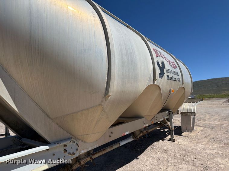 image for item EW2119 1996 Heil pneumatic dry bulk trailer