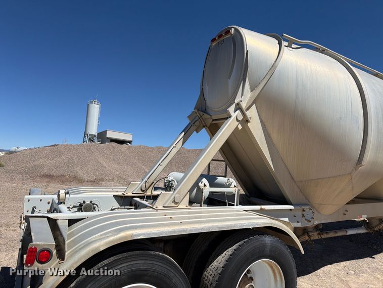 image for item EW2119 1996 Heil pneumatic dry bulk trailer