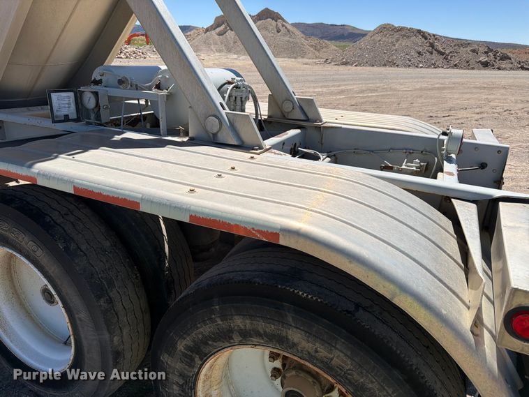 image for item EW2119 1996 Heil pneumatic dry bulk trailer