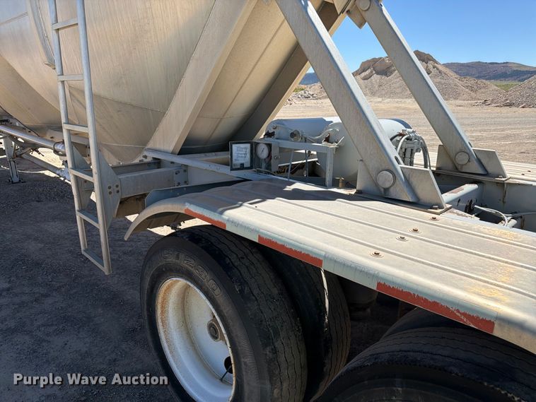 image for item EW2119 1996 Heil pneumatic dry bulk trailer