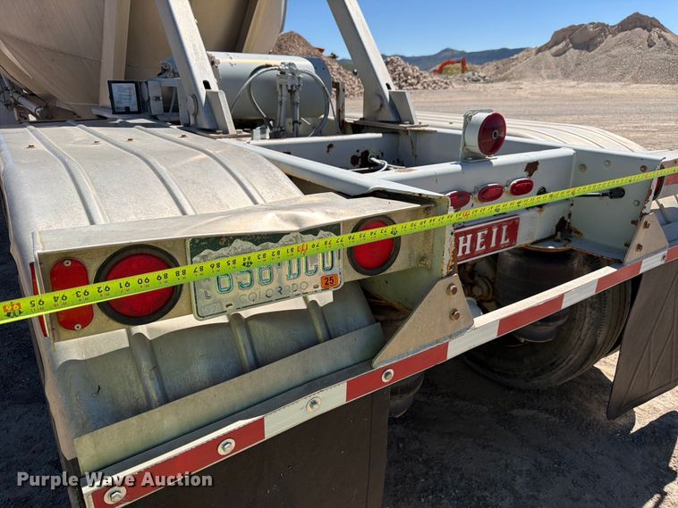 image for item EW2119 1996 Heil pneumatic dry bulk trailer