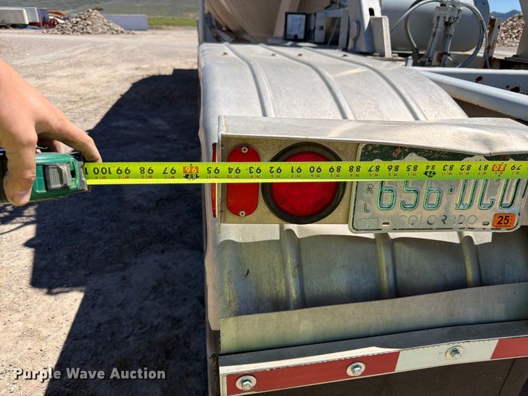 image for item EW2119 1996 Heil pneumatic dry bulk trailer