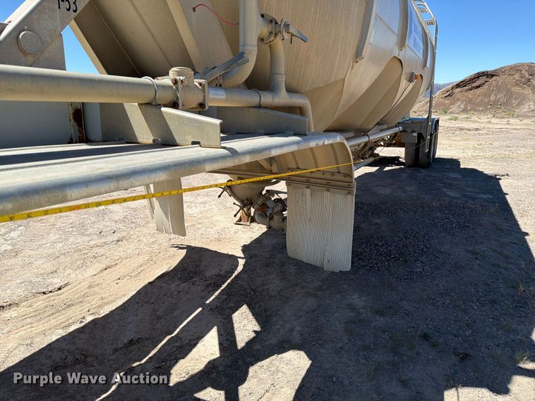 image for item EW2119 1996 Heil pneumatic dry bulk trailer
