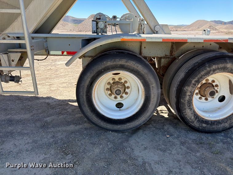 image for item EW2119 1996 Heil pneumatic dry bulk trailer