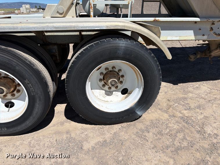 image for item EW2119 1996 Heil pneumatic dry bulk trailer