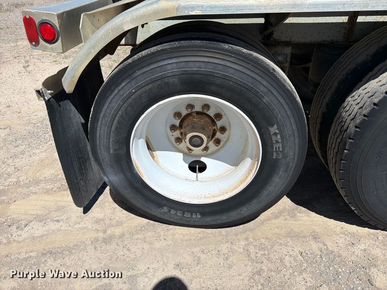 image for item EW2119 1996 Heil pneumatic dry bulk trailer