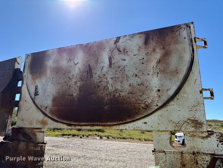 image for item EW2121 1999 Western end dump trailer