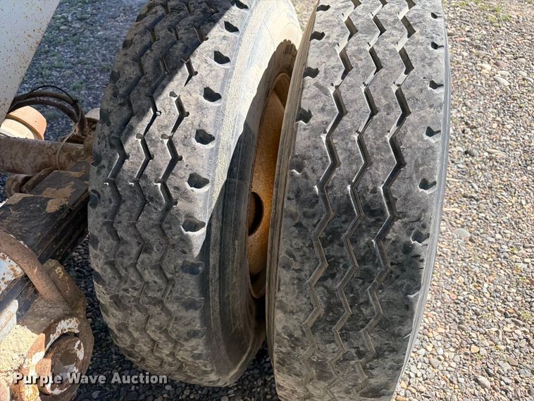 image for item EW2121 1999 Western end dump trailer