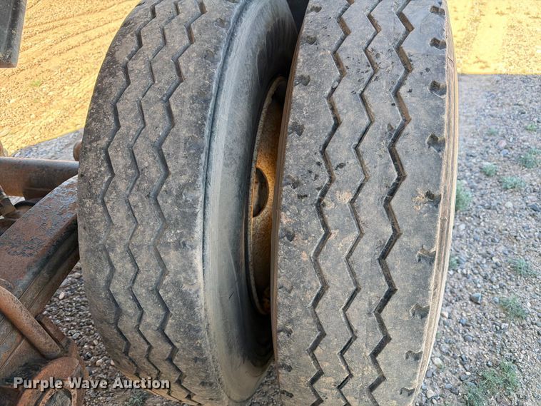image for item EW2123 1996 Lufkin end dump trailer