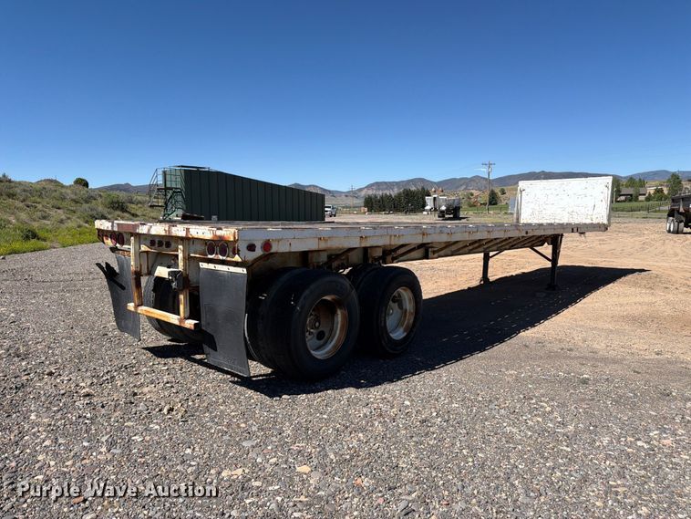 image for item EW2124 1963 Dorsey flatbed trailer