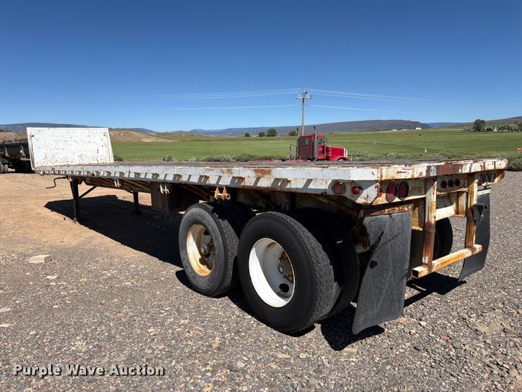 image for item EW2124 1963 Dorsey flatbed trailer