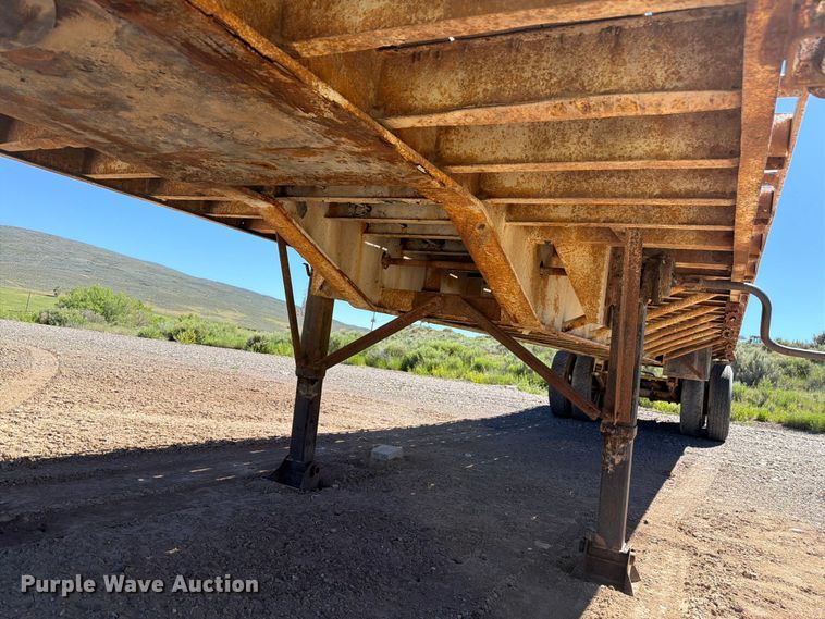 image for item EW2124 1963 Dorsey flatbed trailer
