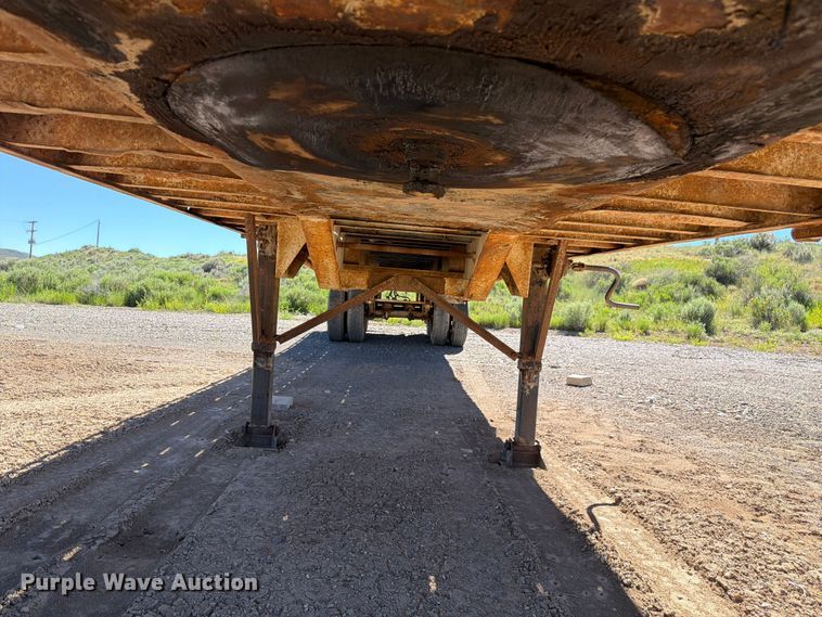 image for item EW2124 1963 Dorsey flatbed trailer