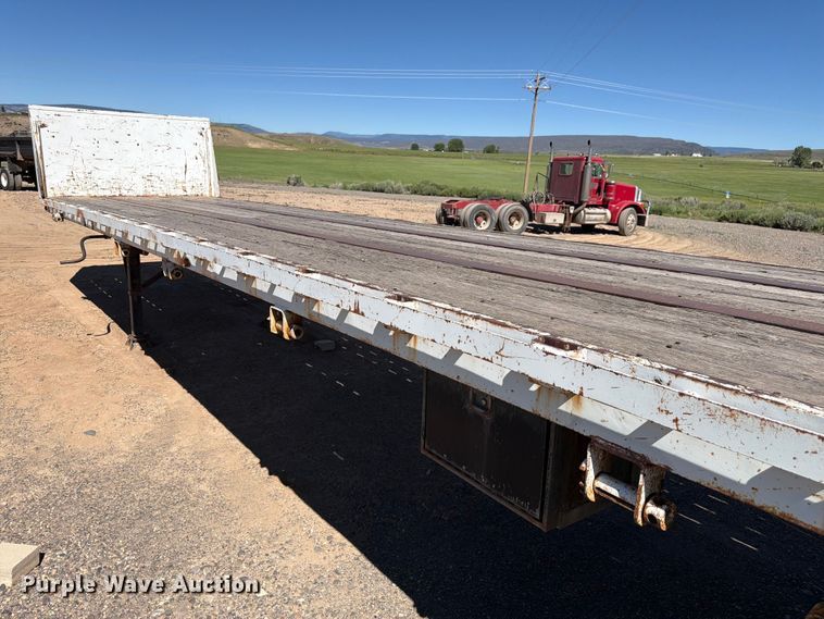 image for item EW2124 1963 Dorsey flatbed trailer