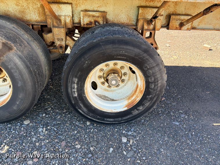 image for item EW2124 1963 Dorsey flatbed trailer